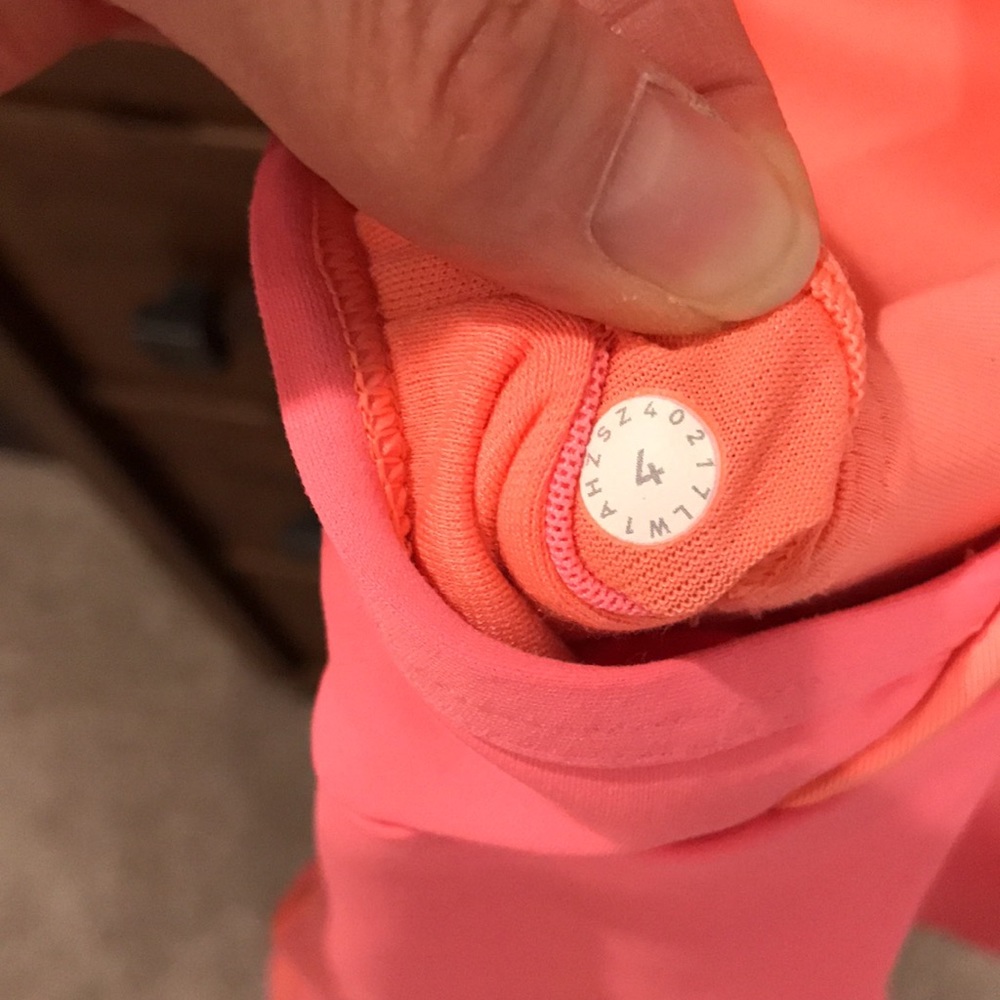 Lululemon Workout Top - Picture 5 of 5